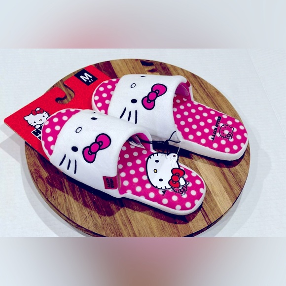 Hello Kitty Women’s M6-7 Pink & White Slippers - NWT - Fast Shipping - Picture 4 of 8